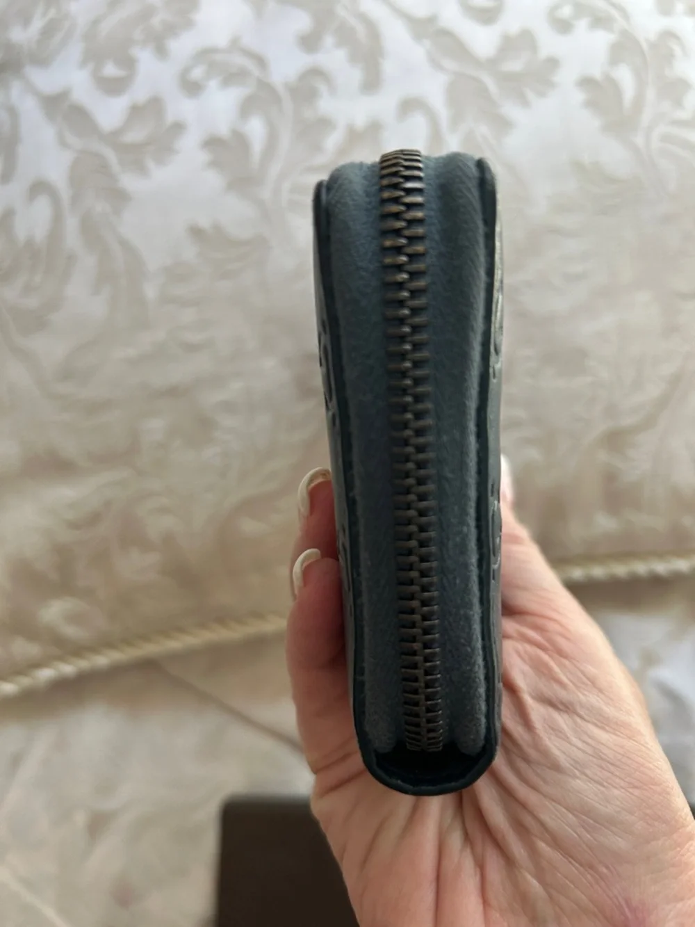 7025 Authentic Gucci Guccissima Navy Embossed Leather Wallet w/ Yellow Accent - Picture 3 of 8